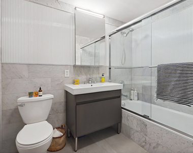 25 Monroe Place - Photo Thumbnail 4