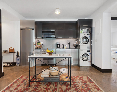 25 Monroe Place - Photo Thumbnail 1