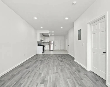 146-07 Jamaica Avenue - Photo Thumbnail 6