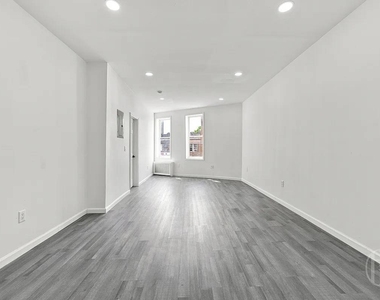 146-07 Jamaica Avenue - Photo Thumbnail 4