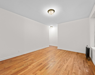 49 E 17th Street - Photo Thumbnail 4