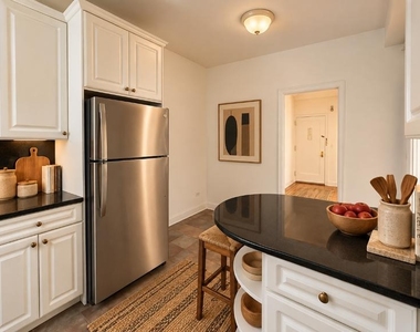 200 W 90th Street - Photo Thumbnail 3