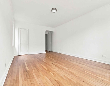 913 Park Place - Photo Thumbnail 7