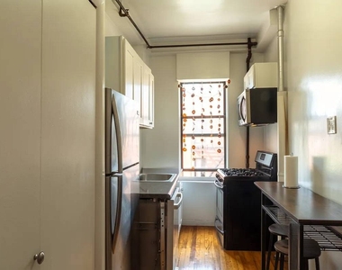 401 W 47th Street - Photo Thumbnail 6