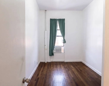 401 W 47th Street - Photo Thumbnail 2