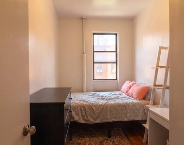 401 W 47th Street - Photo Thumbnail 5