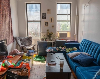 401 W 47th Street - Photo Thumbnail 7
