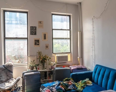 401 W 47th Street - Photo Thumbnail 8