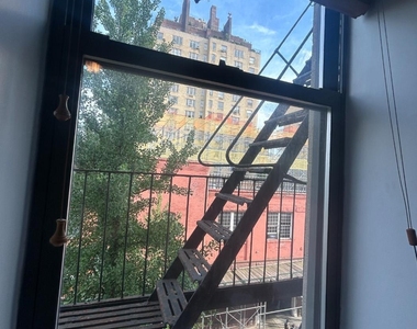 161 W 10th Street - Photo Thumbnail 8