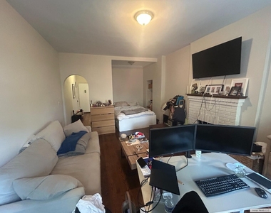 161 W 10th Street - Photo Thumbnail 2