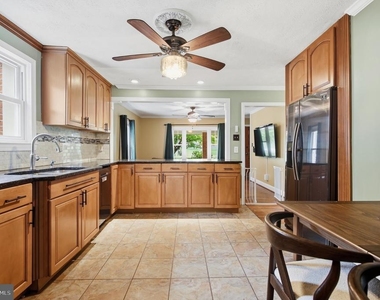 21 Snellings Lane - Photo Thumbnail 9