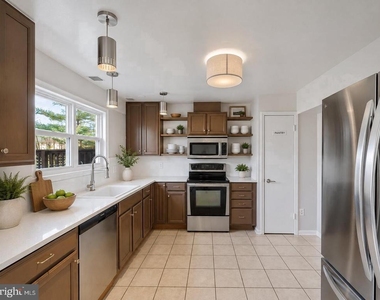 2904 Madeira Court - Photo Thumbnail 11