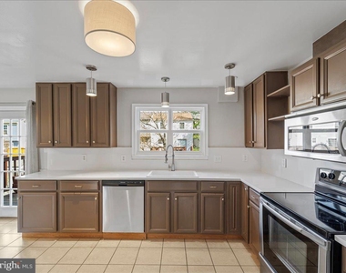 2904 Madeira Court - Photo Thumbnail 13