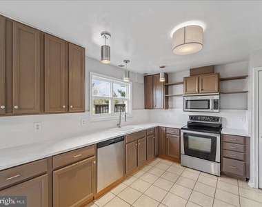 2904 Madeira Court - Photo Thumbnail 10