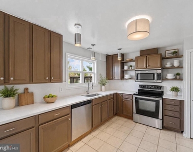 2904 Madeira Court - Photo Thumbnail 9