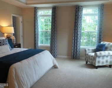 6946 Kona Drive - Photo Thumbnail 4