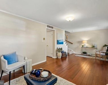 204 Shenandoah Street Se - Photo Thumbnail 3
