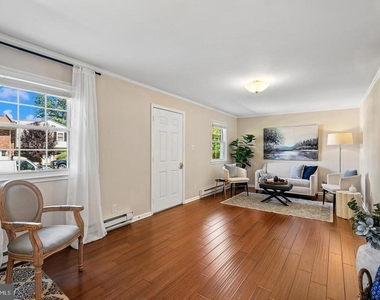 204 Shenandoah Street Se - Photo Thumbnail 4