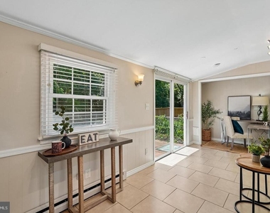204 Shenandoah Street Se - Photo Thumbnail 10