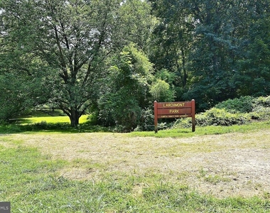 3155 Norfolk Lane - Photo Thumbnail 21