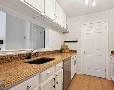 5704 Shadwell Court - Photo Thumbnail 8