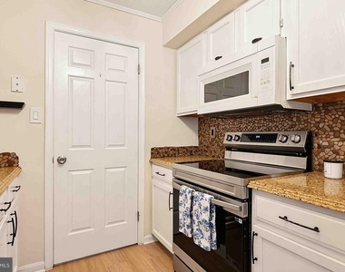5704 Shadwell Court - Photo Thumbnail 9