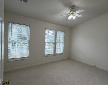 6503 Nevitt Way - Photo Thumbnail 5