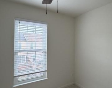6503 Nevitt Way - Photo Thumbnail 11