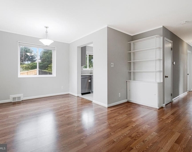 7025 Strathmore Street - Photo Thumbnail 14