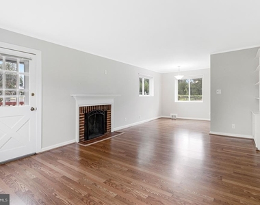 7025 Strathmore Street - Photo Thumbnail 10