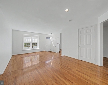6941 Compton Lane - Photo Thumbnail 10
