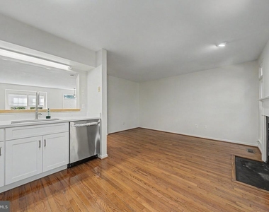 6941 Compton Lane - Photo Thumbnail 5