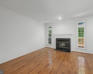 6941 Compton Lane - Photo Thumbnail 8