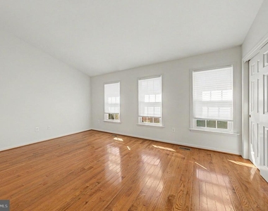 6941 Compton Lane - Photo Thumbnail 14
