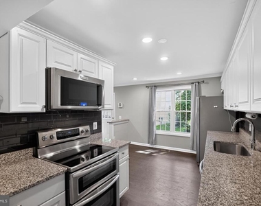 6176 Martins Landing Court - Photo Thumbnail 7