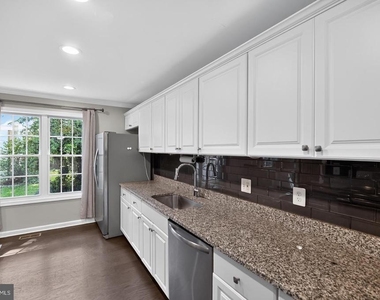 6176 Martins Landing Court - Photo Thumbnail 5