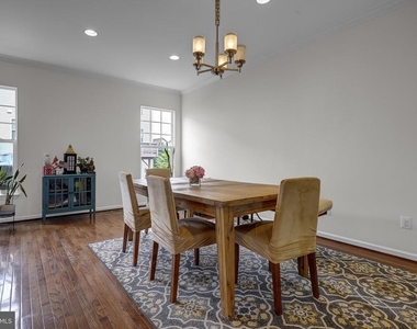 102 Gretchen Court - Photo Thumbnail 3