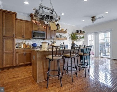 102 Gretchen Court - Photo Thumbnail 6