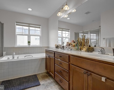 102 Gretchen Court - Photo Thumbnail 23