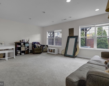 102 Gretchen Court - Photo Thumbnail 43