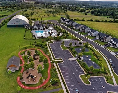 102 Gretchen Court - Photo Thumbnail 19