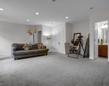 102 Gretchen Court - Photo Thumbnail 41