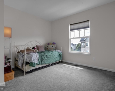 102 Gretchen Court - Photo Thumbnail 30