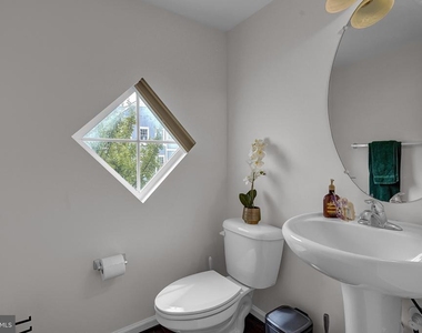 102 Gretchen Court - Photo Thumbnail 34