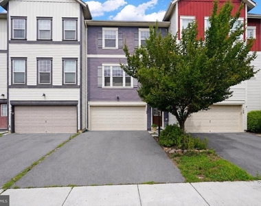 102 Gretchen Court - Photo Thumbnail 1