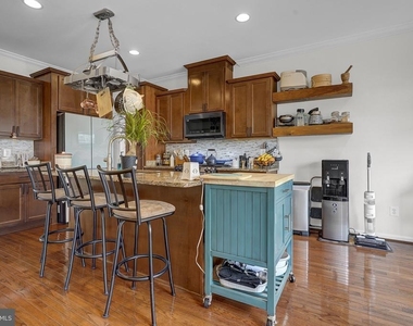 102 Gretchen Court - Photo Thumbnail 4