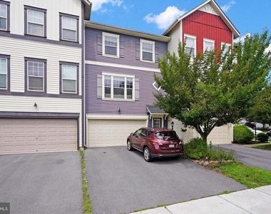 102 Gretchen Court - Photo Thumbnail 22