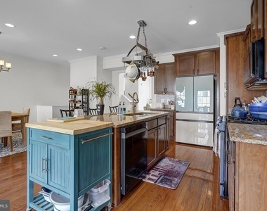 102 Gretchen Court - Photo Thumbnail 5