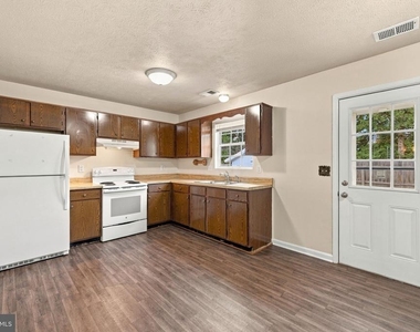 111 Nottoway Drive - Photo Thumbnail 12