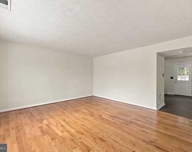 111 Nottoway Drive - Photo Thumbnail 7